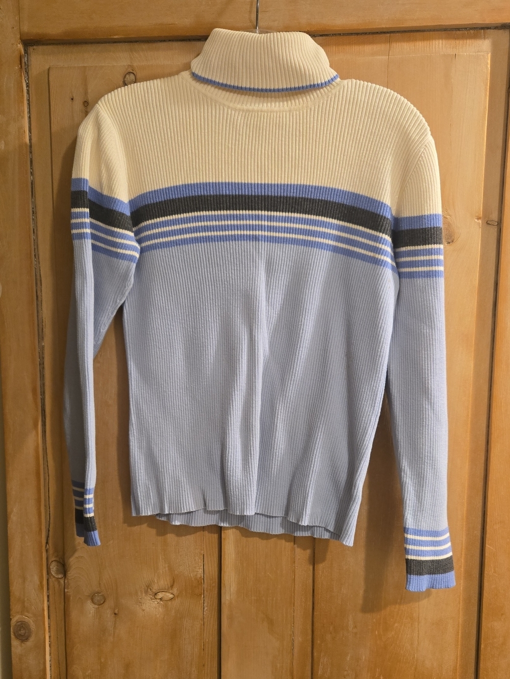 Liz Claiborne LIZSPORT Cream and Light Blue Ribbed Turtleneck Sweater